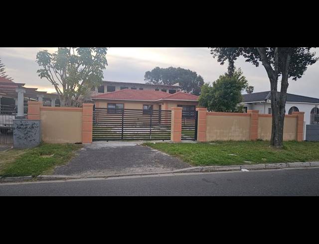 3 BEDROOM HOUSE FOR SALE IN CHARLESVILLE